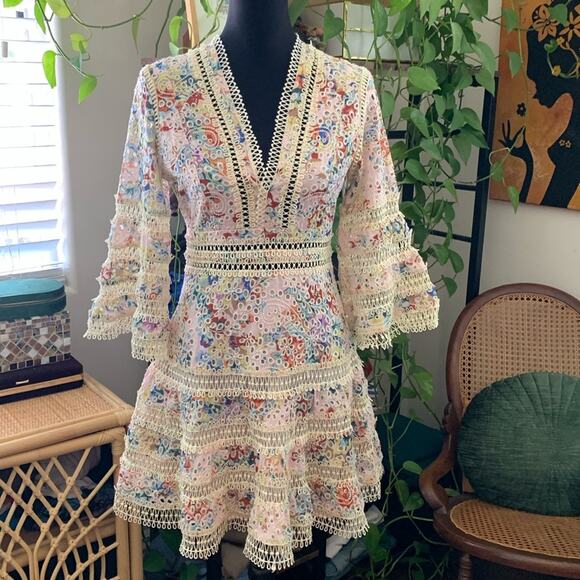 LEA Pink Floral Crochet Eyelet Bell Sleeve Mini Dress - M - Picture 1 of 4